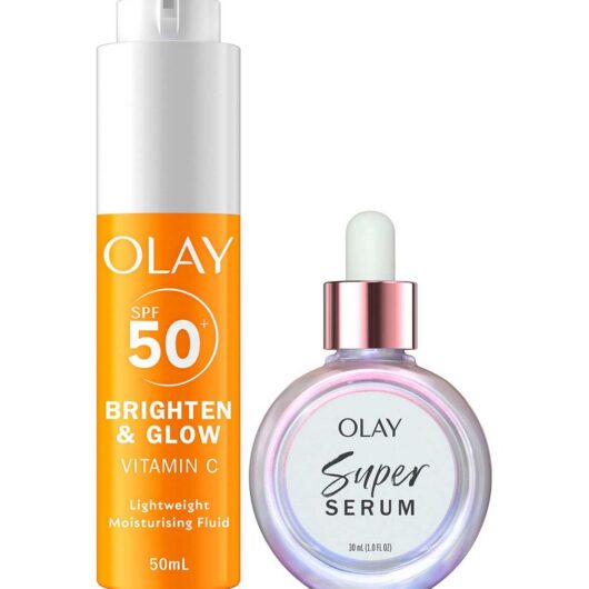 Olay Vitamin C Brighten & Glow 3In1 Moisturiser Face Fluid Spf50 Super Serum Bundle, 30ml