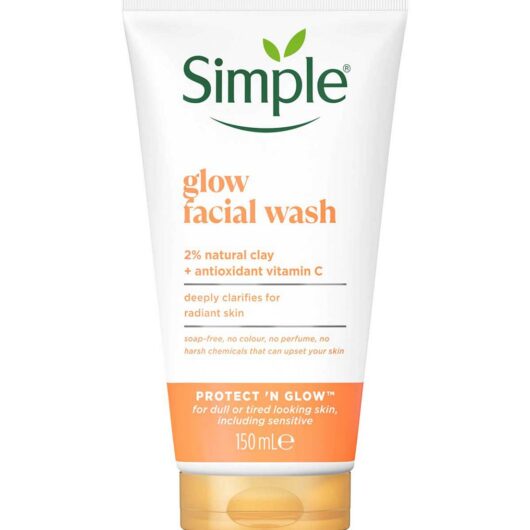 Simple Clay Polish Cleanser Protect 'n' Glow 150ml